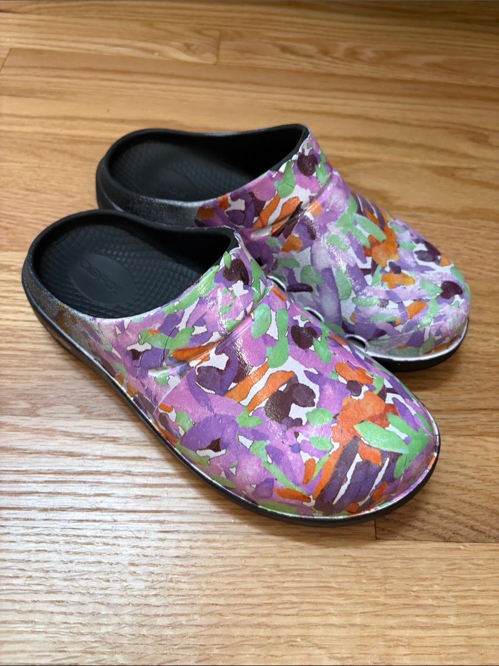 Oofos Slip-On Recovery Clogs - Purple Multi Floral